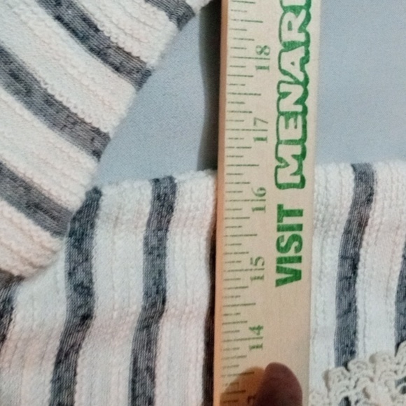 Cupio Long Sleeve Top size Small Cream  & Grey Strip, Preowned - Picture 6 of 9